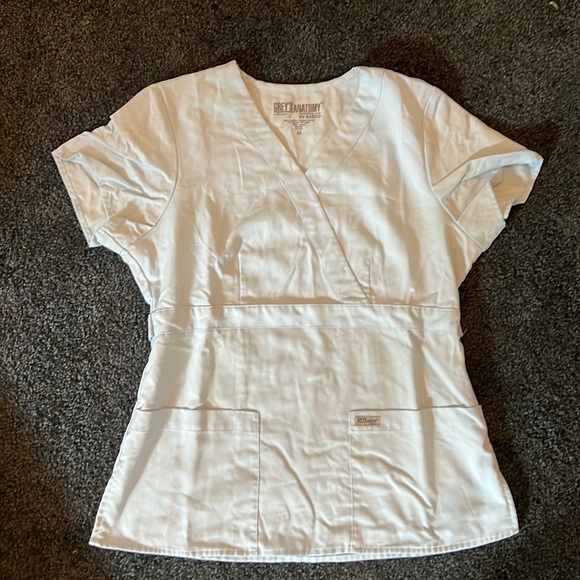 Grey's Anatomy Women's 3-Pocket Modern Fit Mock Wrap Scrub Top Medium - Picture 1 of 3